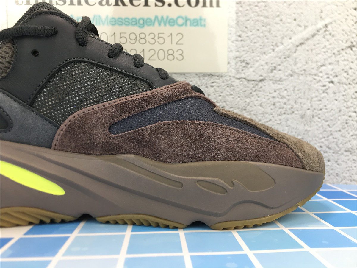 Yeezy Boost 700 Mauve EE9614